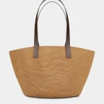 Как выбрать женскую сумку: практичный подход к базовому аксессуару